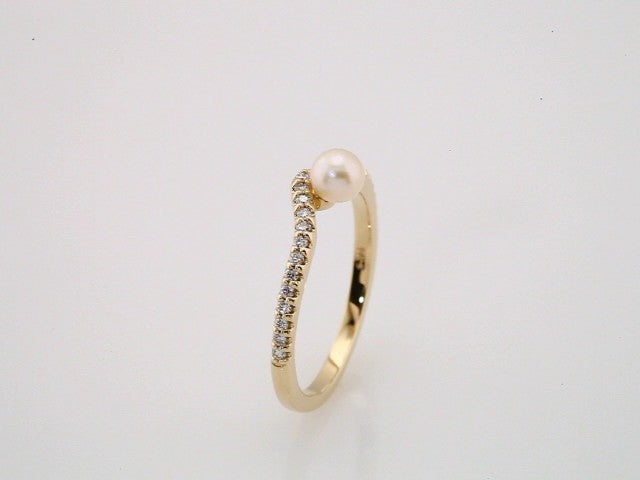 14K Yellow Cultured White Freshwater Cultured Pearl & 1/6 CTW Natural Diamond V Ring
