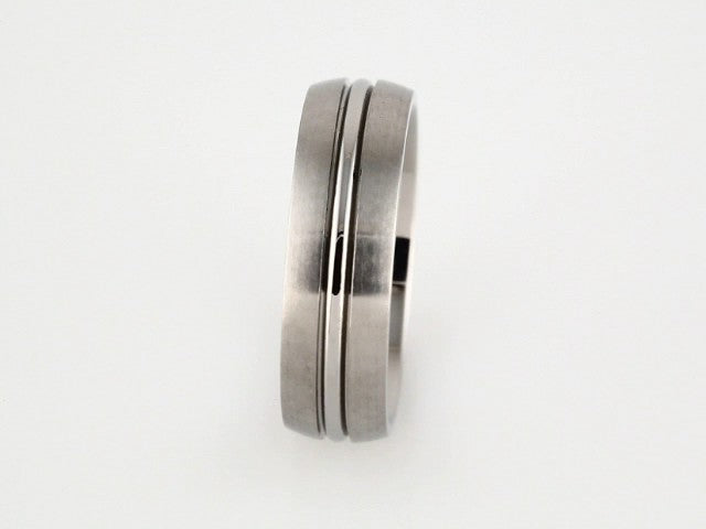 Titanium 7 mm Grooved Comfort-Fit Half Round Band Size 9