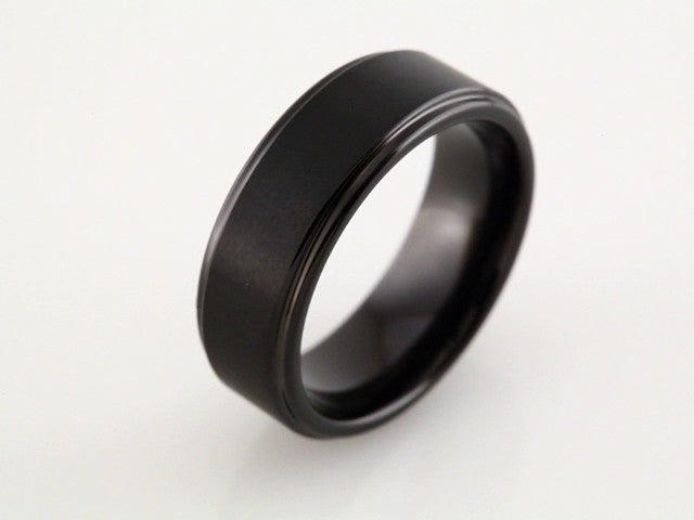 Black PVD Tungsten 8 mm Stepped-Edge Comfort-Fit Band Size 7