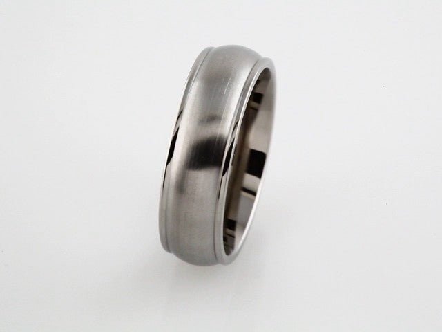 Titanium 7 mm Grooved Inlay Comfort-Fit Band