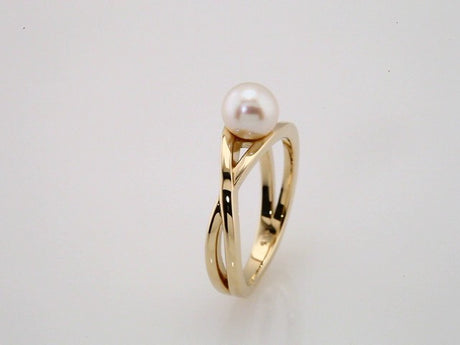 14K Yellow Cultured White Freshwater Pearl Ring