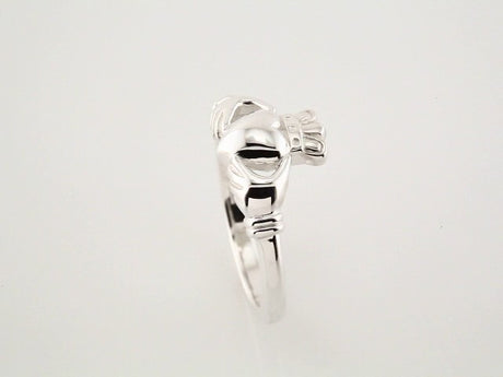 14K White Claddagh Ring